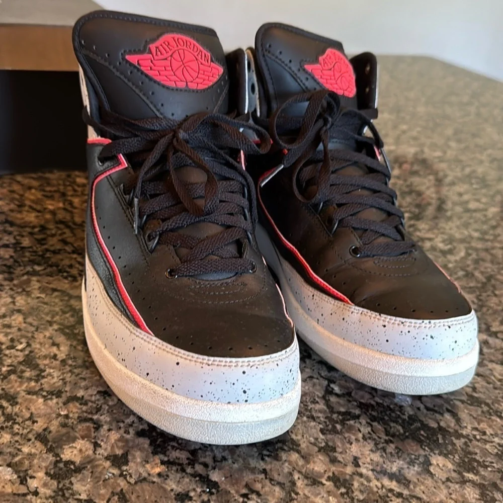Nike Air Jordan 2 Retro Black and Red High-Top Sneakers EUC 10.5